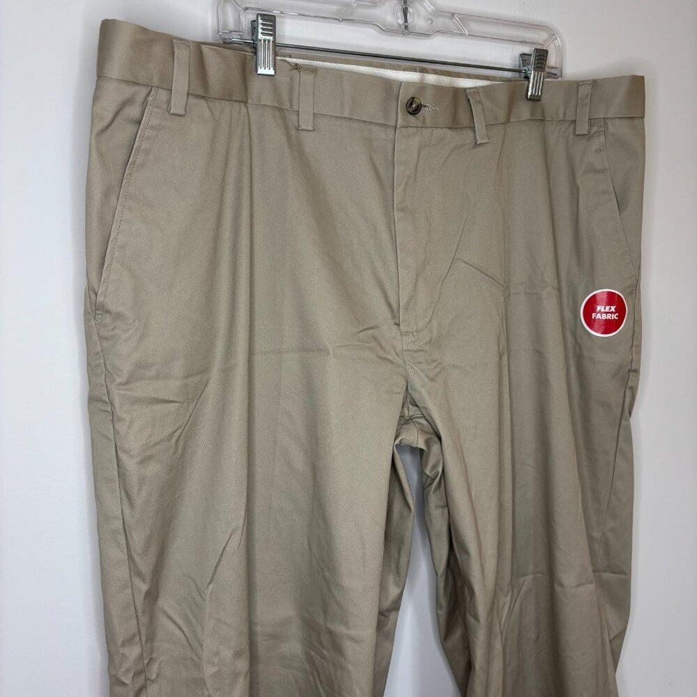 GEORGE NEW Premium Khaki Mens 44 X 32 Flex Fabric Flat Front Tan Slash Pockets